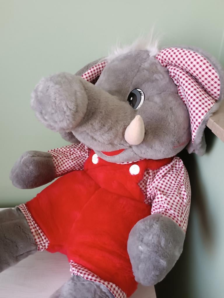 Très grand doudou en forme d'éléphant, Enfants & Bébés, Jouets | Peluches, Enlèvement, Éléphant
