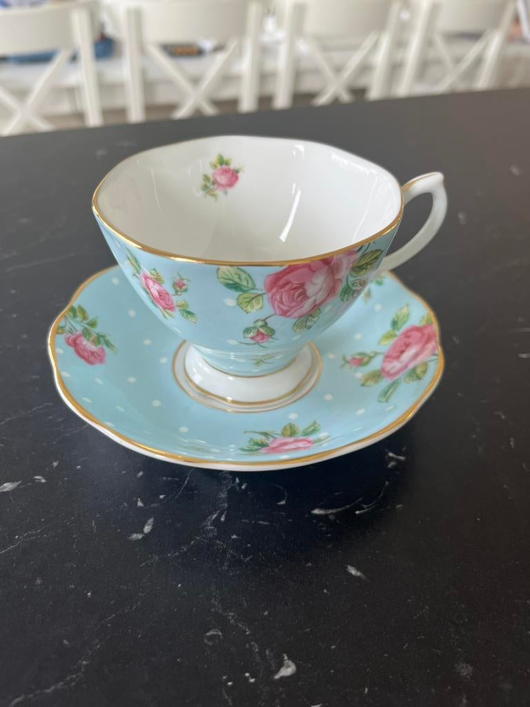 Royal Albert thee kopje, Ophalen of Verzenden, Zo goed als nieuw, Porselein, Kop en/of schotel