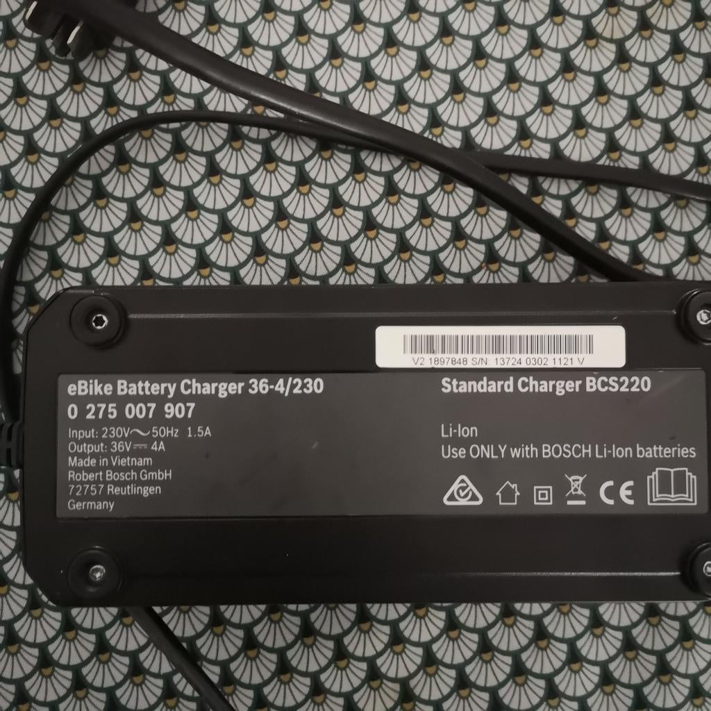 Chargeur BOSCH RECHERCHÉE ! (voir photos), Enlèvement ou Envoi