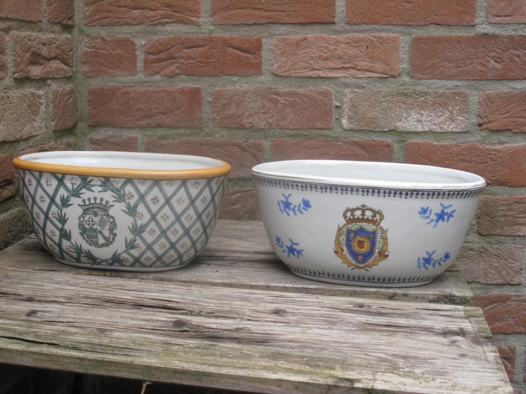 2 chinese kommen gemaakt voor kasteel van vesailles, Ophalen