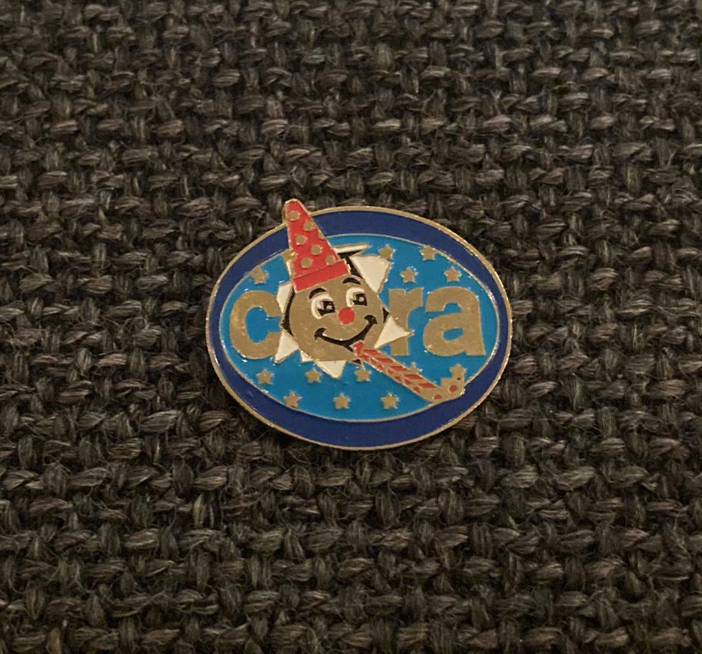 PIN - CORA, Collections, Envoi, Utilisé, Autres sujets/thèmes, Insigne ou Pin's