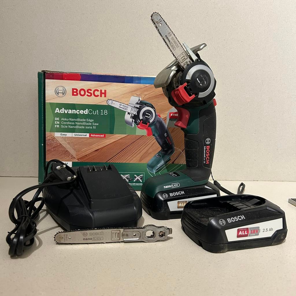Bosch Universal decoupeer zaag 18V-65 + 2,5 Ah accu en lader, Ophalen of Verzenden, Zo goed als nieuw
