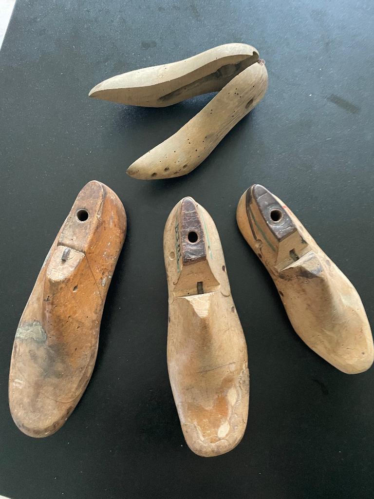 3 oude schoenmallen en 1 schoenleest, Ophalen of Verzenden