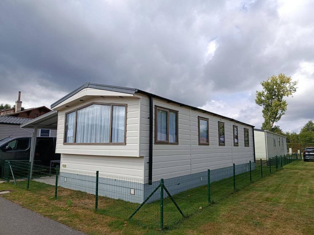 Stacaravan met vaste tent ,tuinhuis op camping Wilhelm Tell