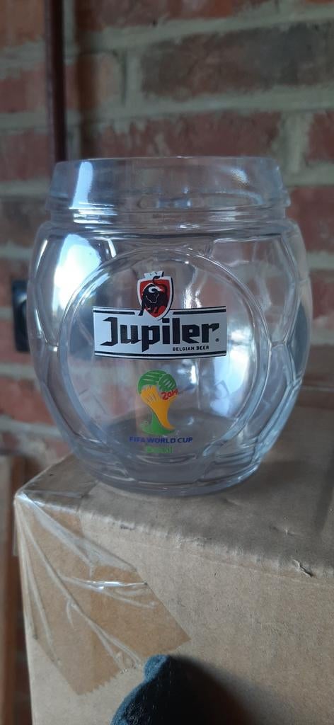 Glazen halve liters football mug, Verzamelen, Glas en Drinkglazen, Ophalen