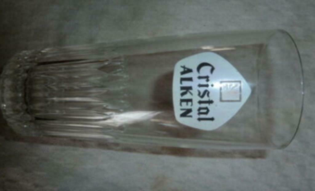 # bier glas CRISTAL ALKEN ribbelglas logo in wit rood zwart, Enlèvement ou Envoi, Utilisé, Verre à bière