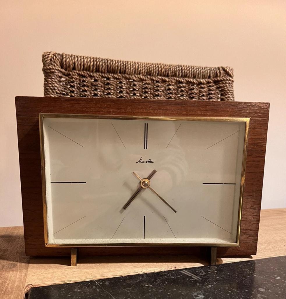 Une élégante horloge de buffet Mauthe des années 60 avec, Antiquités & Art, Enlèvement ou Envoi