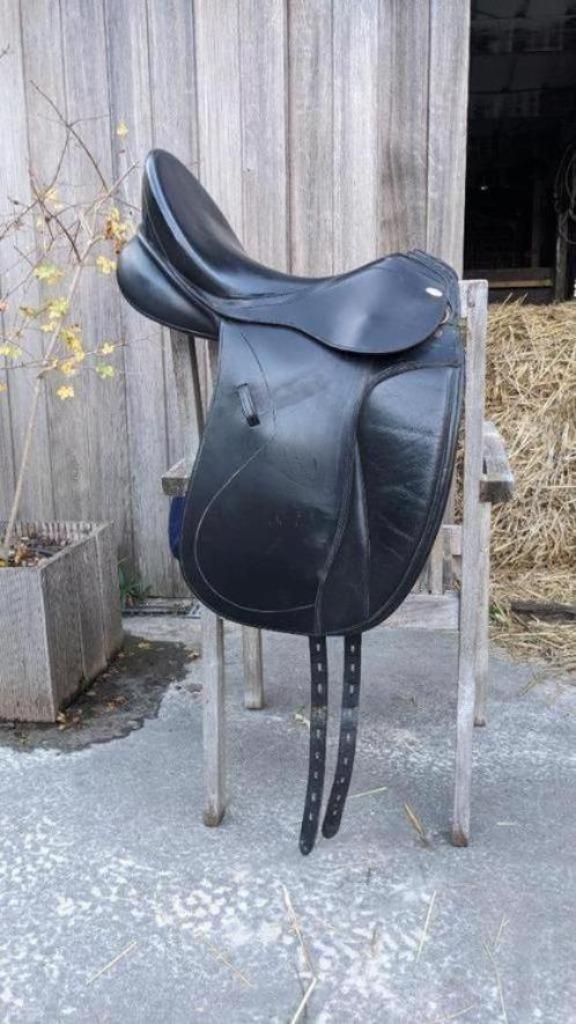 Dressuurzadel te koop, Dieren en Toebehoren, Paarden en Pony's | Zadels, Gebruikt, Dressuur, Ophalen of Verzenden