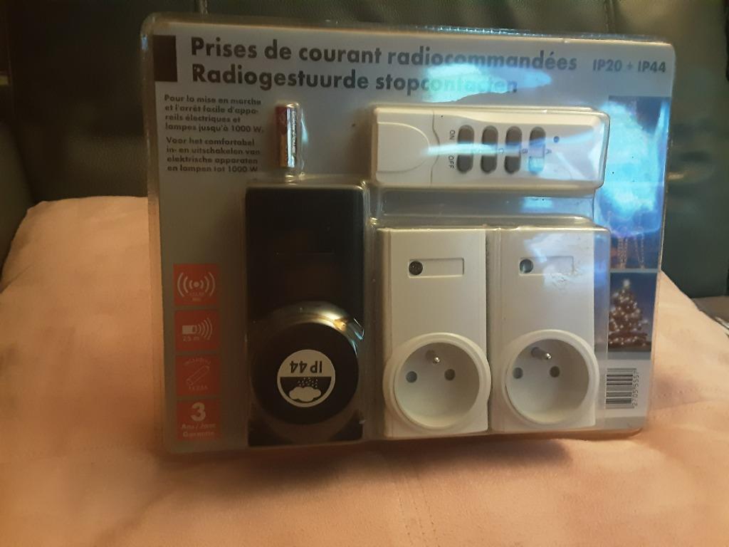 PRISES DE COURANT RADIO COMMANDEES IP 20 + IP 44  NEUVES, Bricolage & Construction, Électricité & Câbles, Enlèvement ou Envoi