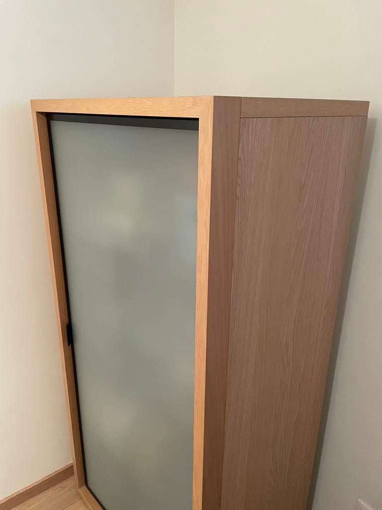 Hulsta Vitrinekast met melk glas, Enlèvement, Comme neuf