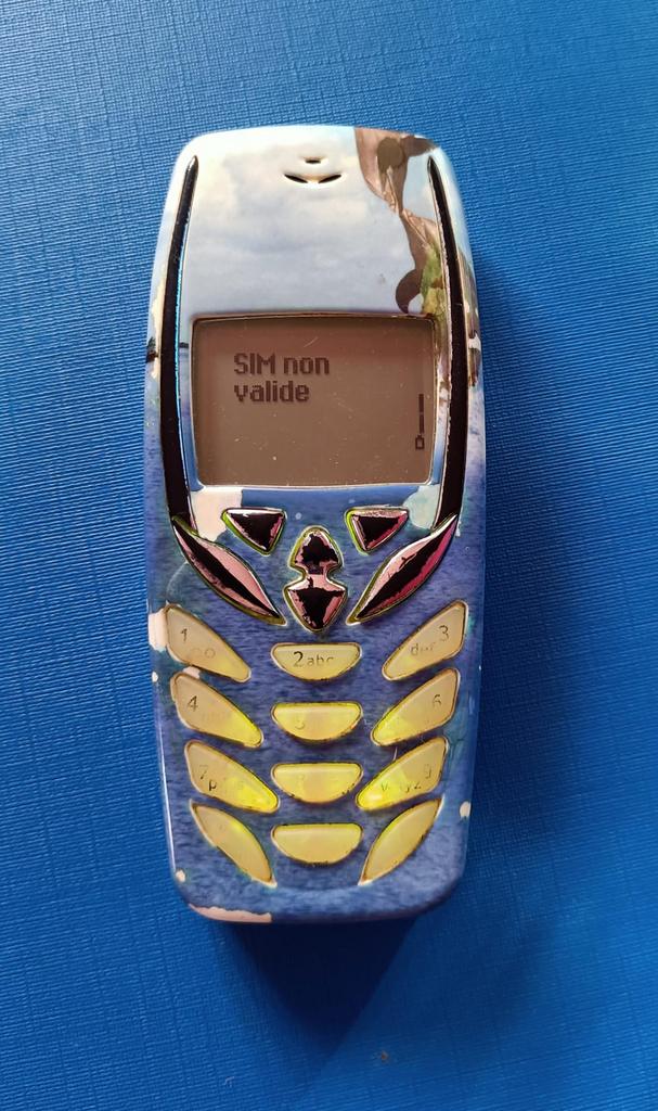 Nokia 3410 tous réseaux avec chargeur ., Télécoms, Enlèvement, Comme neuf