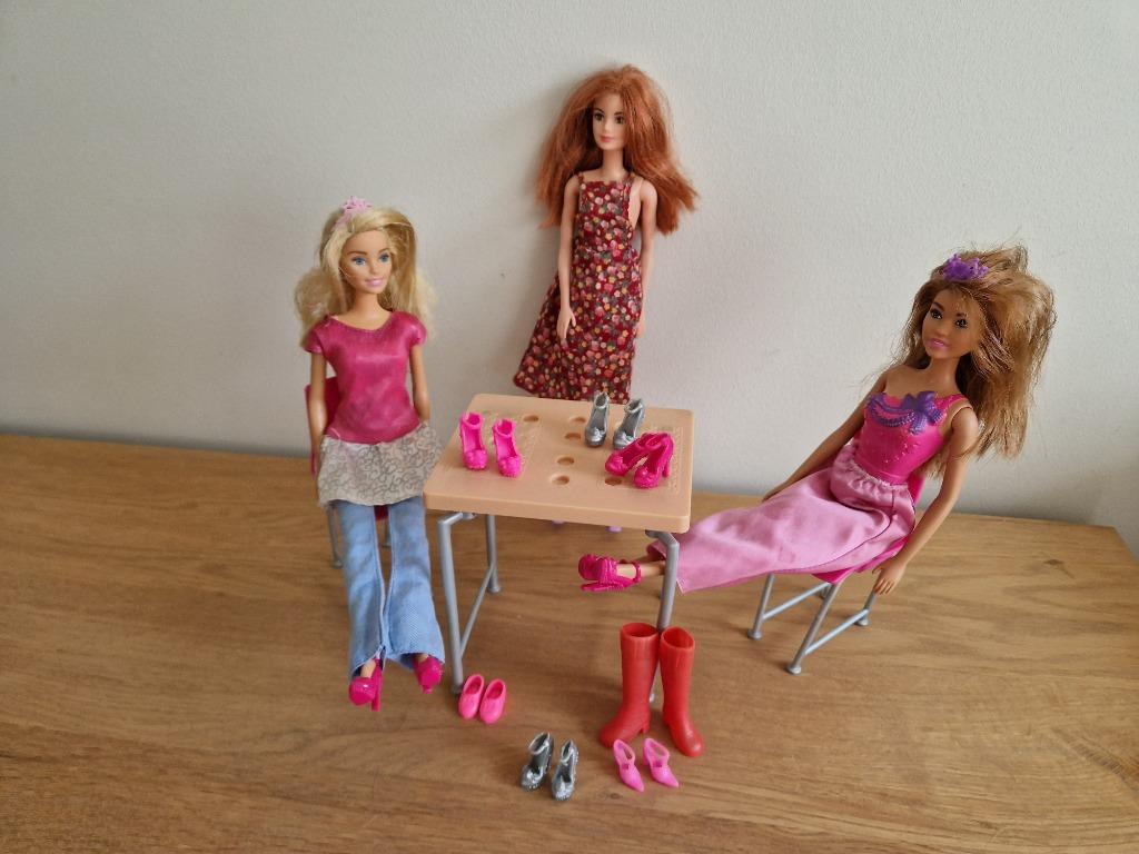 3 barbie poppen en meubeltjes, Ophalen, Barbie