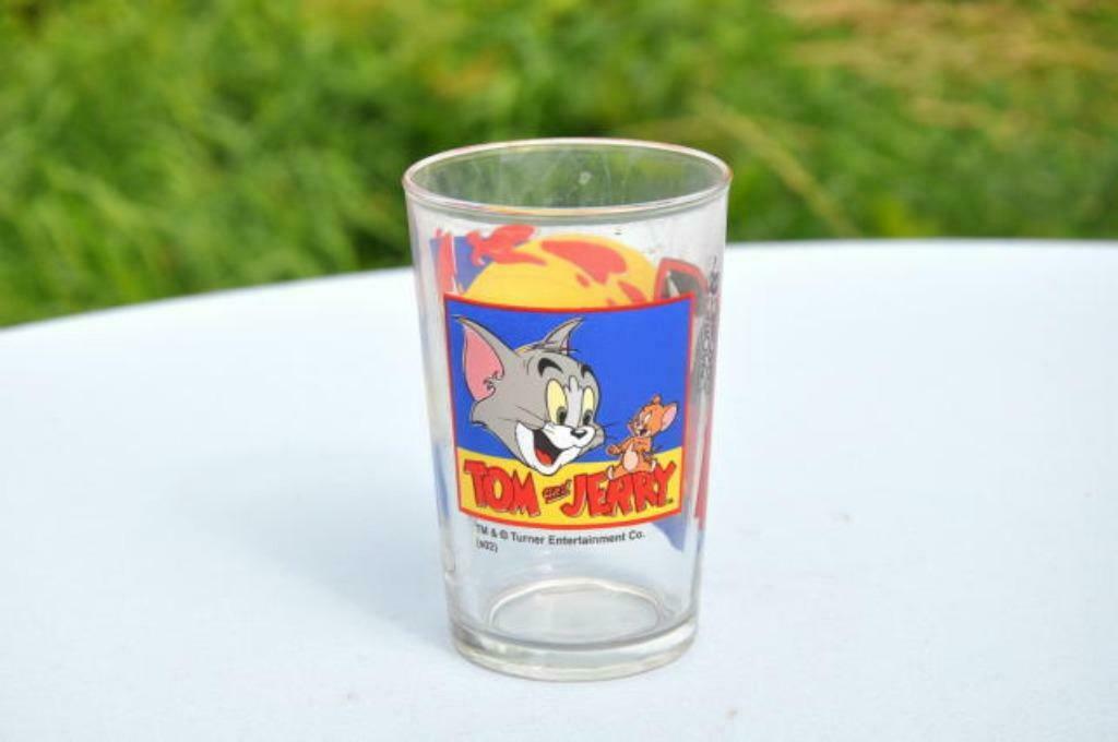 §  verre tom et jerry peintre (2), Enlèvement ou Envoi, Comme neuf, Verre à eau