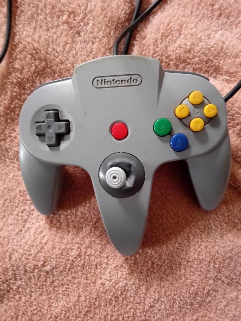 2 Manettes Nintendo 64, Consoles de jeu & Jeux vidéo, Consoles de jeu | Nintendo 64, Enlèvement ou Envoi, Utilisé, Avec 2 manettes