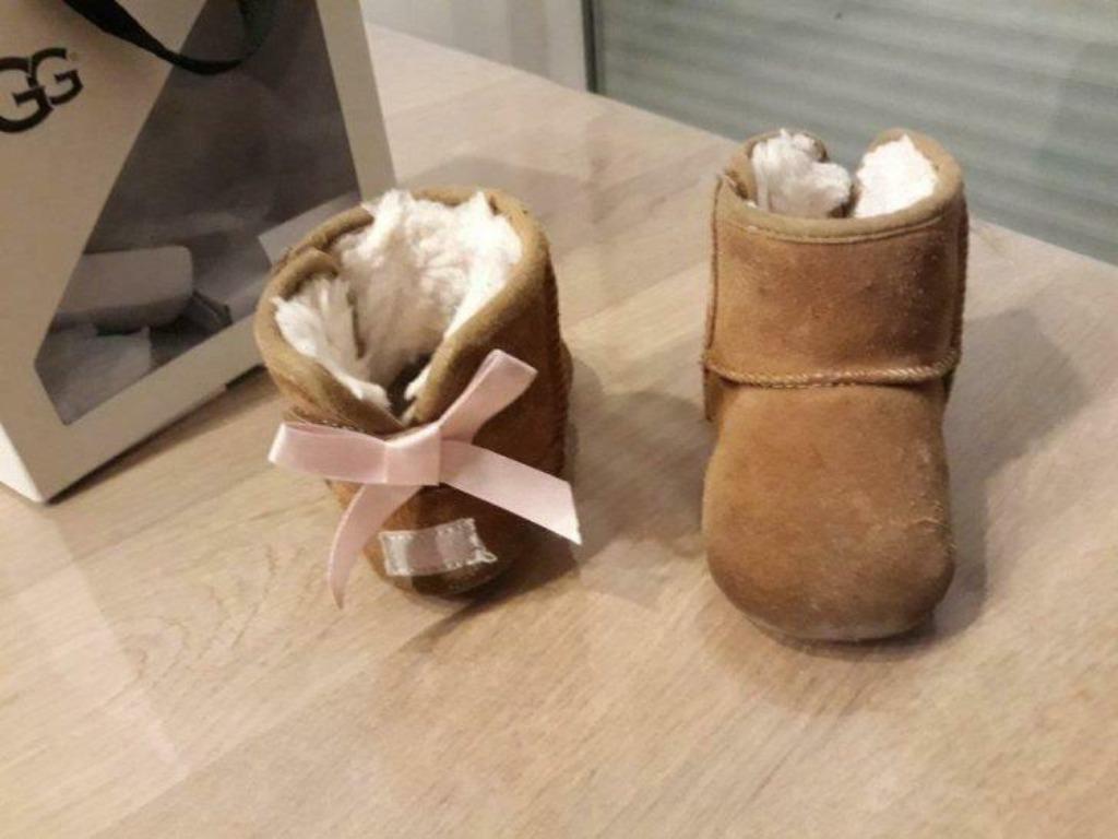 ugg met roze strik maat 18, Gebruikt, UGG, Meisje, Laarsjes