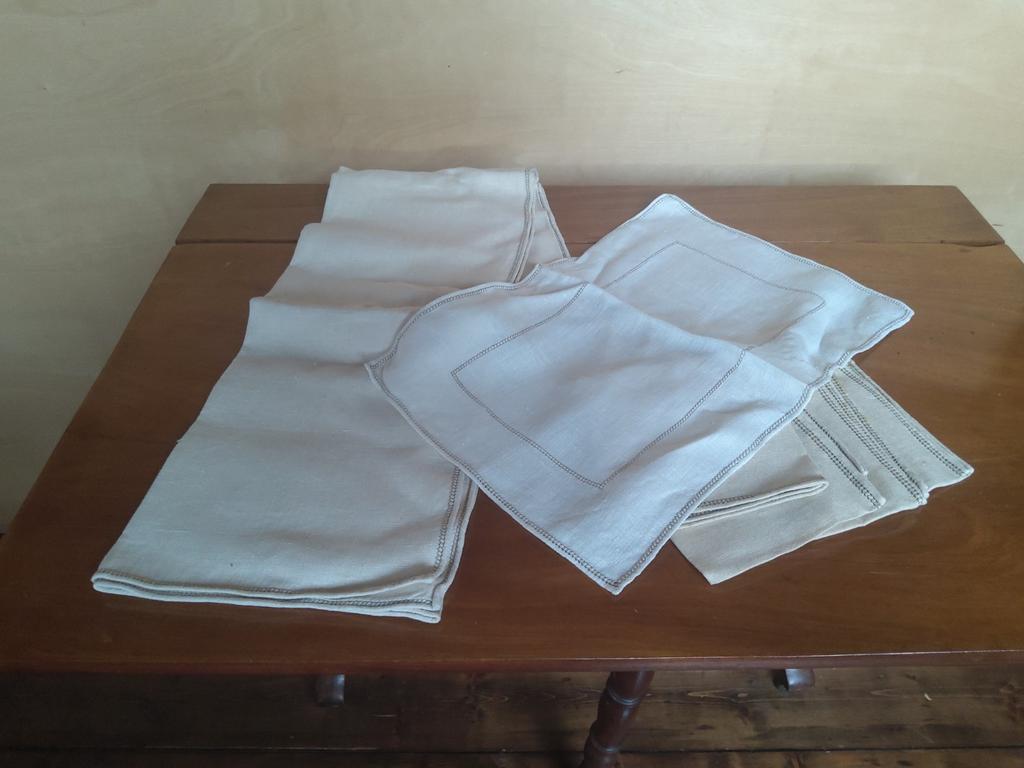 Nappe, napperon et serviettes en lin 1900, Maison & Meubles, Nappes, Enlèvement ou Envoi