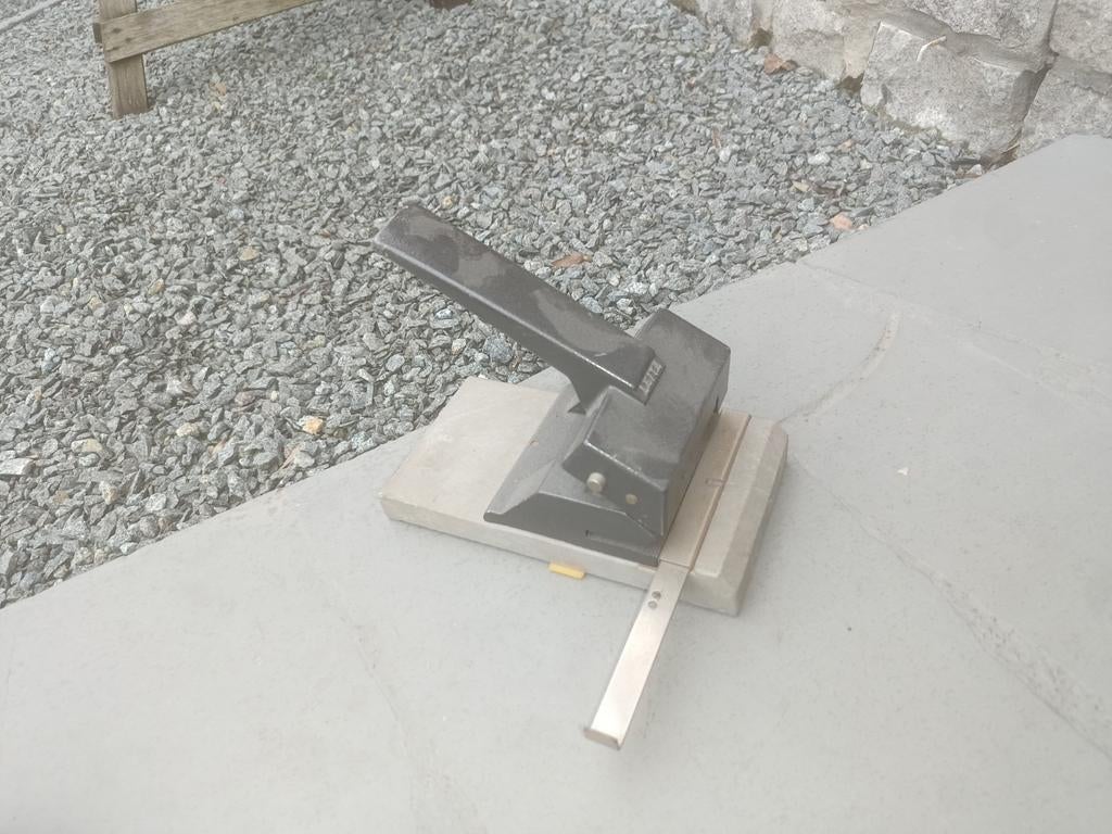 Sterke vintage werkende perforator, Antiek en Kunst, Ophalen