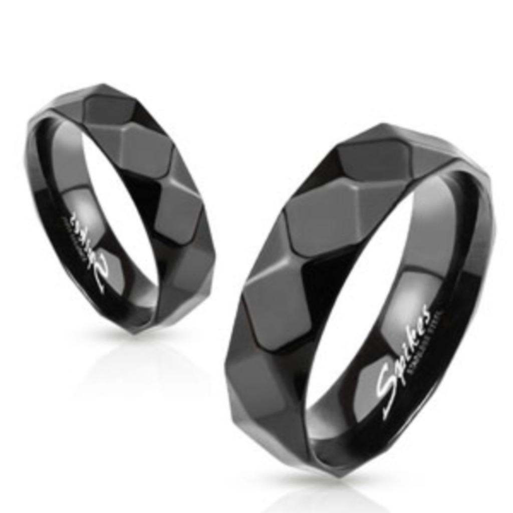 Bague homme acier liseré noir, Bijoux, Sacs & Beauté, Bagues, Neuf, Enlèvement ou Envoi, 18 à 19, Fer ou Acier