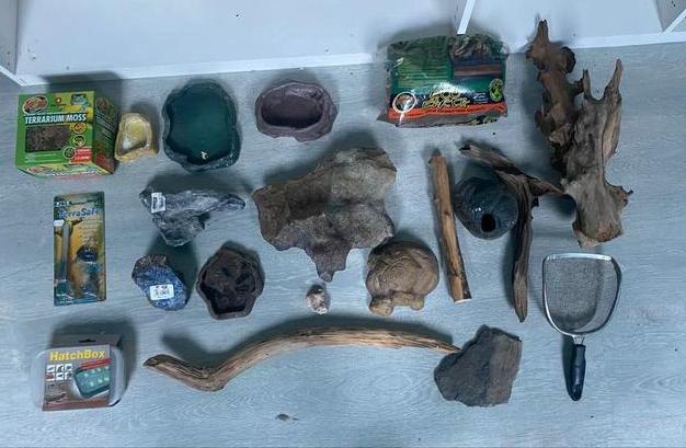 Lot accessoires et décorations reptiles/gecko, Enlèvement, Utilisé