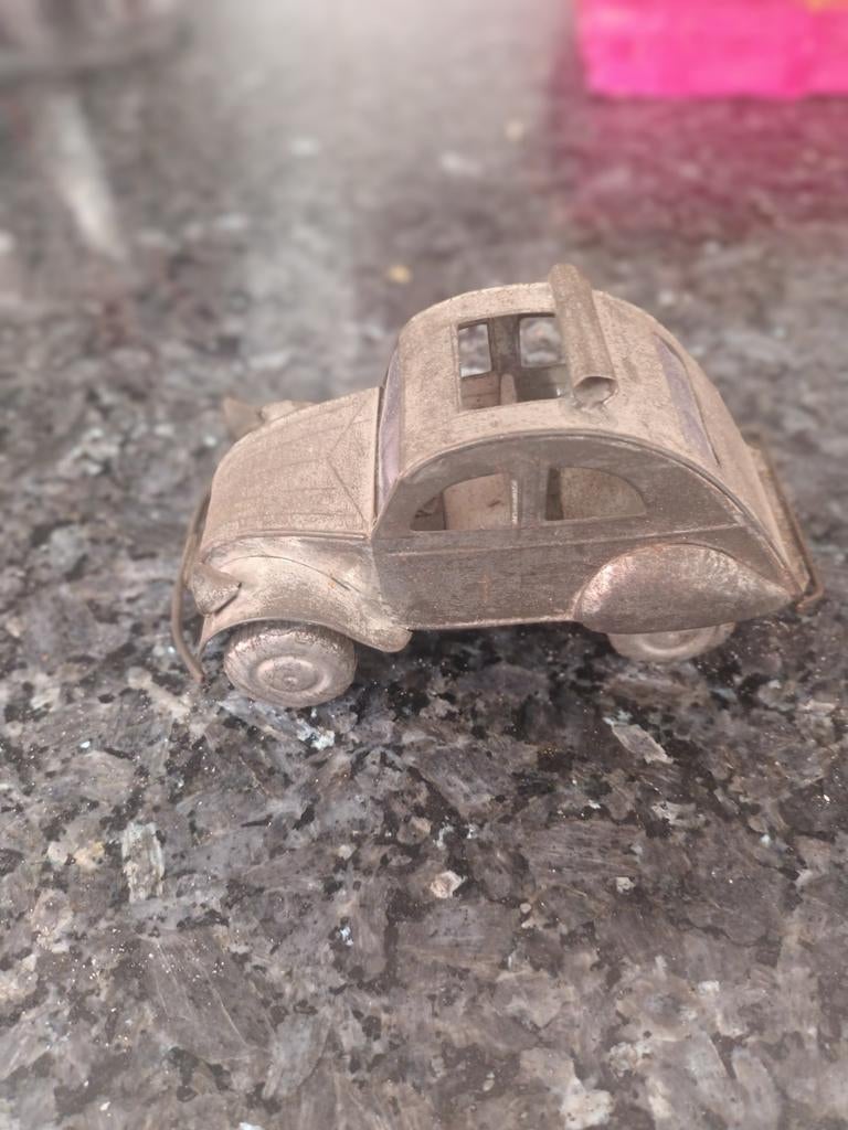 1 Ancien 2CV. Collection. 10€ fait main, Enlèvement, Utilisé