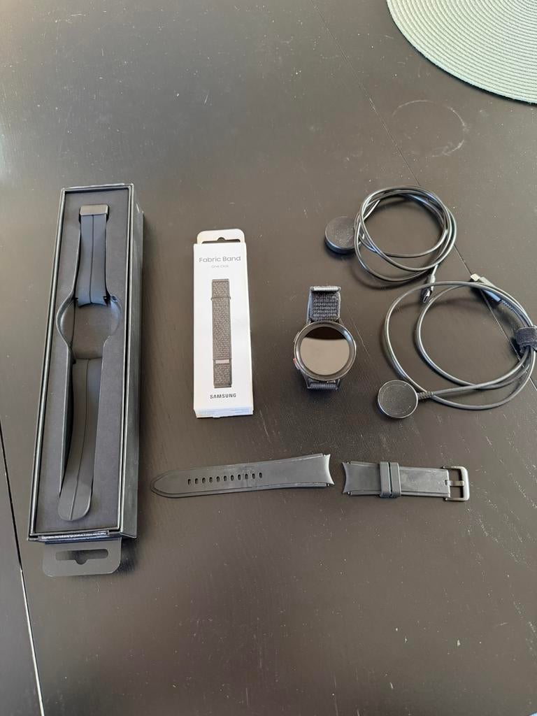 Samsung Galaxy Watch 5 Pro + Fabric band + oplader, Ophalen of Verzenden, Zo goed als nieuw