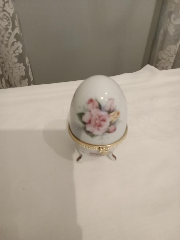 Porseleinen ei, H.P. NOWI Design. Faberge stijl., Antiek en Kunst, Ophalen of Verzenden