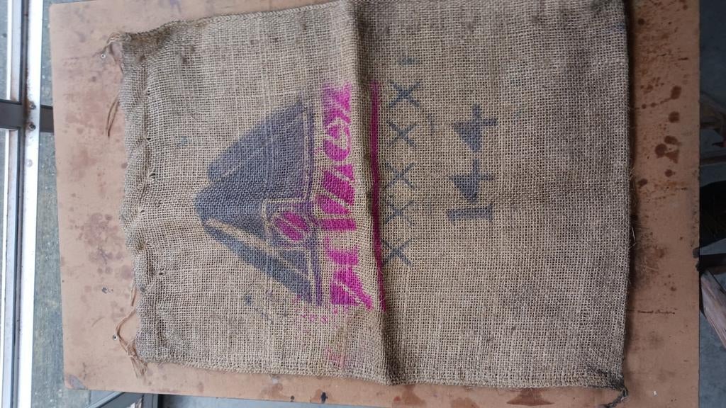 Vieux grains de café en jute (HAÏTI et poste belge 1996) et, Enlèvement
