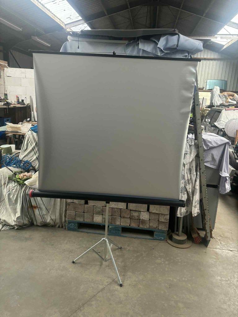 Projectiescherm, Enlèvement, Manuel, Utilisé