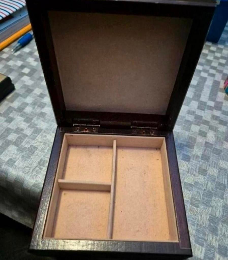 Antieke houten juwelenkistje met goudkleurige roos erop, Ophalen of Verzenden, Zo goed als nieuw