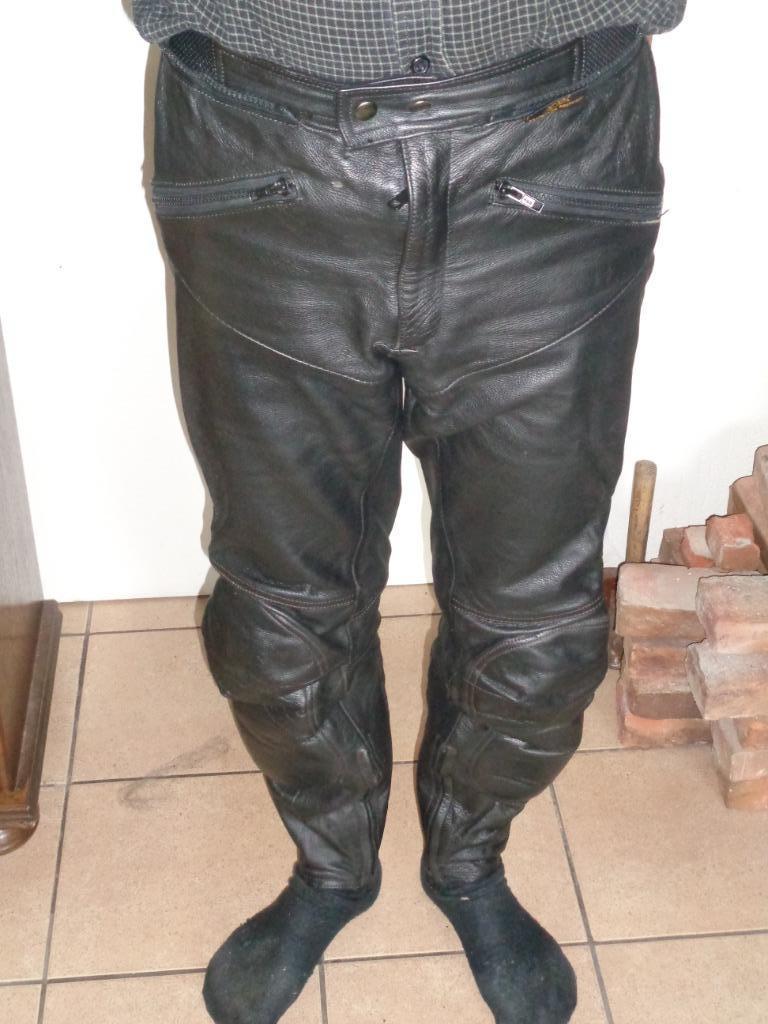 Prachtige lederen motorbroek Revenger maat 50, Motoren, Kleding | Motorkleding, Broek | leer, Heren, Tweedehands, Ophalen of Verzenden