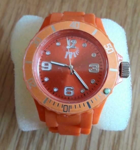 Uurwerk Mora oranje horloge, Bijoux, Sacs & Beauté, Montres | Femmes, Enlèvement ou Envoi, Synthétique, Synthétique, Neuf