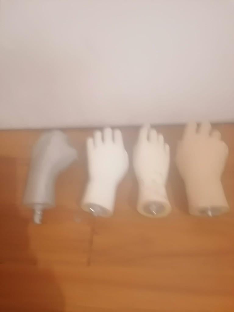 Lot de présentoirs de vitrine : mains et pieds de mannequin, Enlèvement ou Envoi