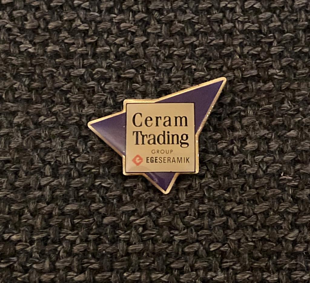 PIN - CERAM TRADING - GROUP EGE SERAMIK, Verzenden, Gebruikt, Overige onderwerpen, Speldje of Pin
