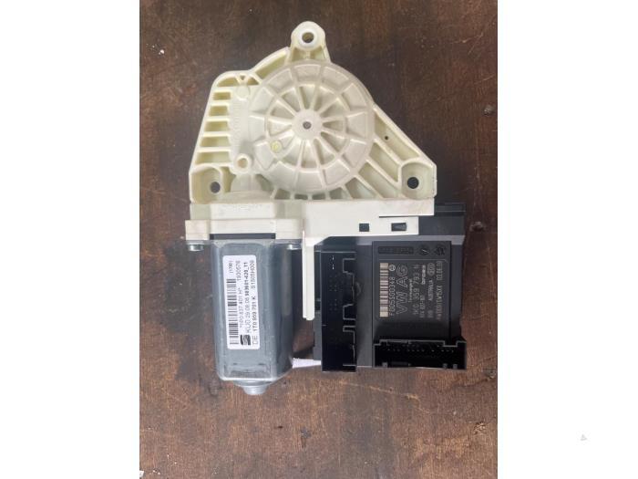 Moteur de vitre portière d'un Seat Leon, Enlèvement ou Envoi, 3 mois de garantie, Utilisé, Seat