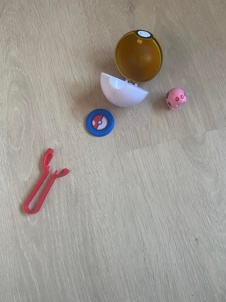 Boule Pokémon, Enlèvement, Comme neuf