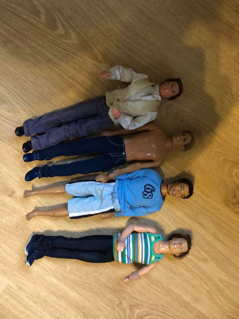 Ken 4 poppen apart te koop  8 euro stuk, Enlèvement, Utilisé
