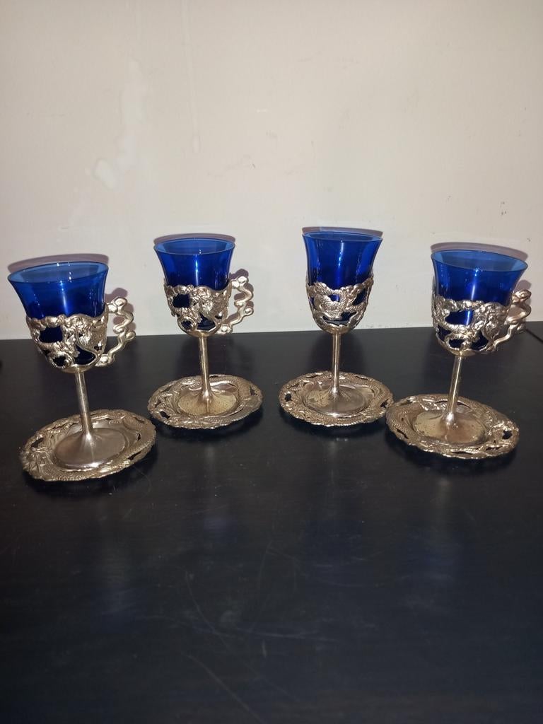 4 verres original japonais Saké motif dragon, Enlèvement