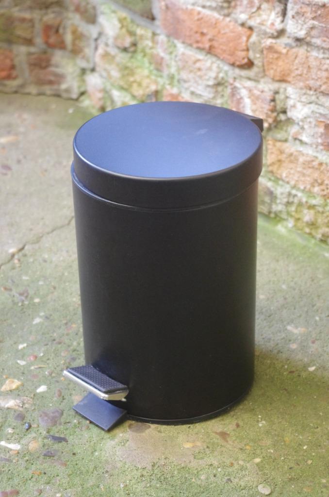 Pedaalemmer vuilbak, Huis en Inrichting, Woonaccessoires | Prullenbakken, Zo goed als nieuw, Metaal, minder dan 10 liter, Met pedaal