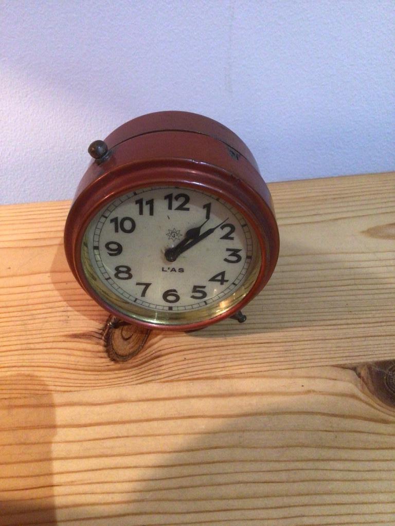 Magnifique petit réveil marque l’As en cuivre junghans, Enlèvement