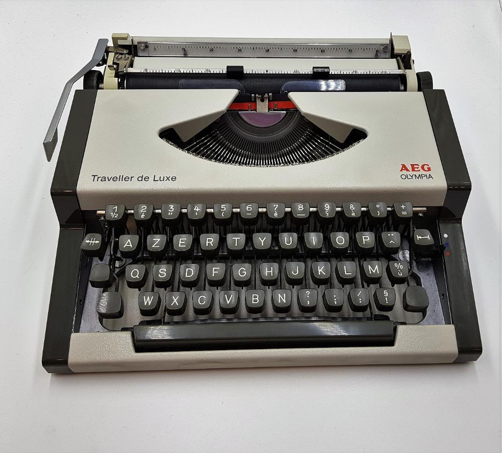 typmachineke met deksel AEG, Ophalen, Zo goed als nieuw