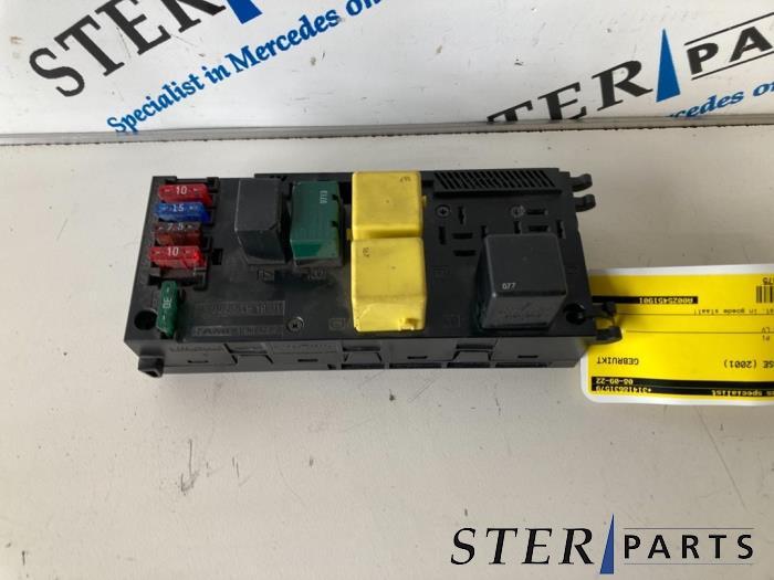 Boîte à fusibles d'un Mercedes E-Klasse, Enlèvement ou Envoi, 3 mois de garantie, Utilisé, Mercedes-Benz