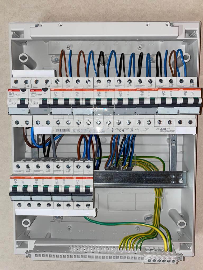 ELEKTRICIEN MET EERLIJKE PRIJZEN. CONFORMITEIT KEURING, Diensten en Vakmensen, Garantie