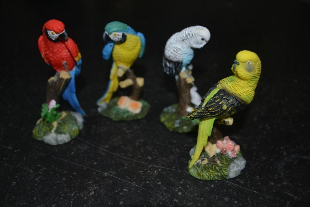 4 Beeldjes grasparkiet en papegaai, totaalprijs voor de 4, Ophalen of Verzenden, Zo goed als nieuw, Dier