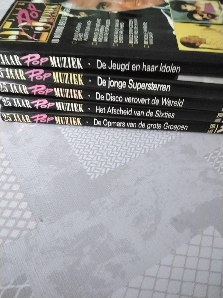 25 jaar popmuziek, Boeken, Ophalen of Verzenden, Zo goed als nieuw, Artiest