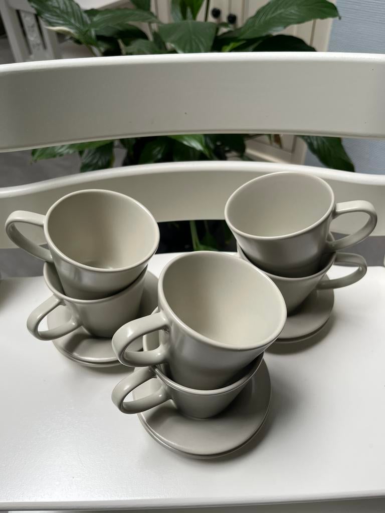 6 Ikea tassen met schoteltjes, Ophalen of Verzenden, Zo goed als nieuw, Porselein, Kop en/of schotel