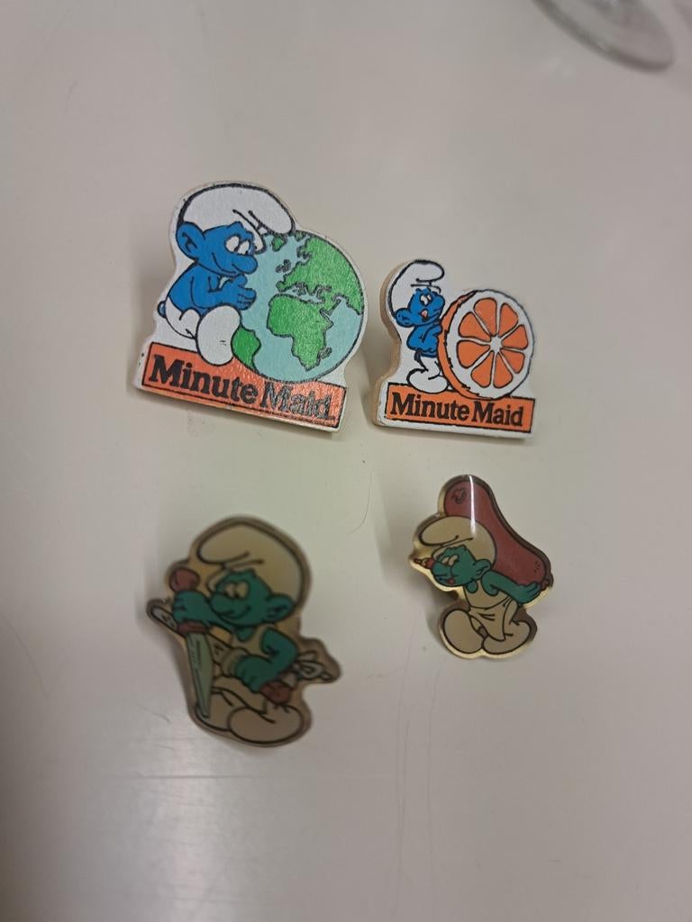 4 pins smurfen  Peyo 1992  minute maid, Verzamelen, Ophalen of Verzenden, Zo goed als nieuw