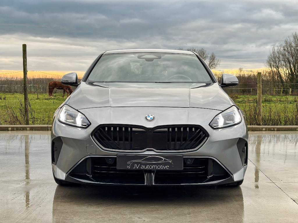 BMW 220i - 2025 - 25000km - M Sport - HUD - Leder, Auto's, BMW, 127 g/km, Leder, 5 zetels, 3 cilinders