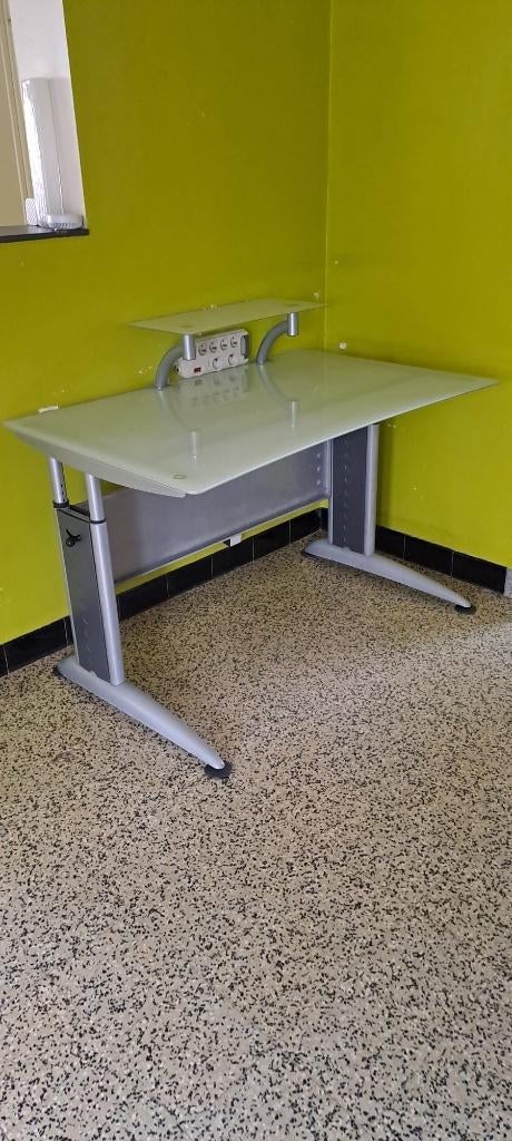 Bureau, Enlèvement, Réglable en hauteur, Utilisé