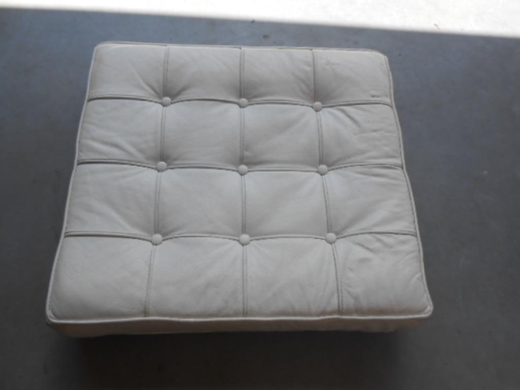 kussen wit leer 60 x 55 x 10, Huis en Inrichting, Woonaccessoires | Kussens, Ophalen of Verzenden, Gebruikt, Wit, Rechthoekig
