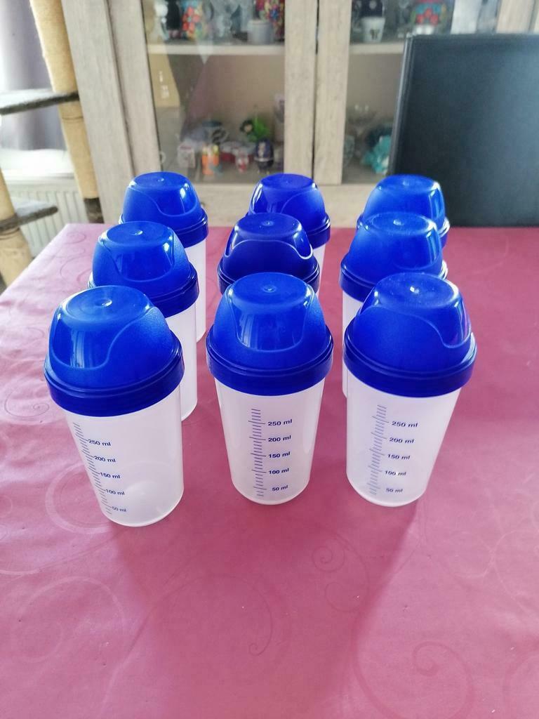 9 shake bekers met schroefdop, Sport en Fitness, Ophalen of Verzenden, Gebruikt